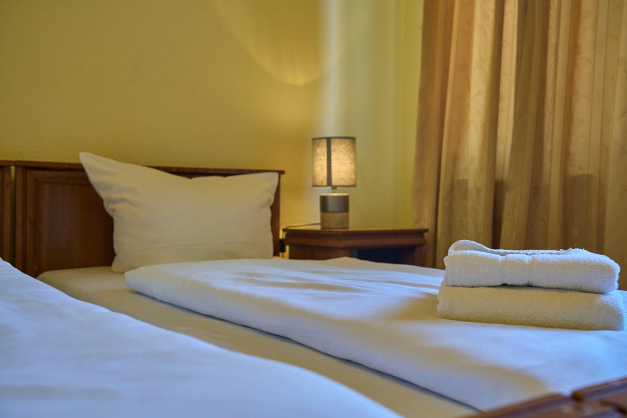 ברלין Hotel Pension Bernstein Am Kurfuerstendamm מראה חיצוני תמונה
