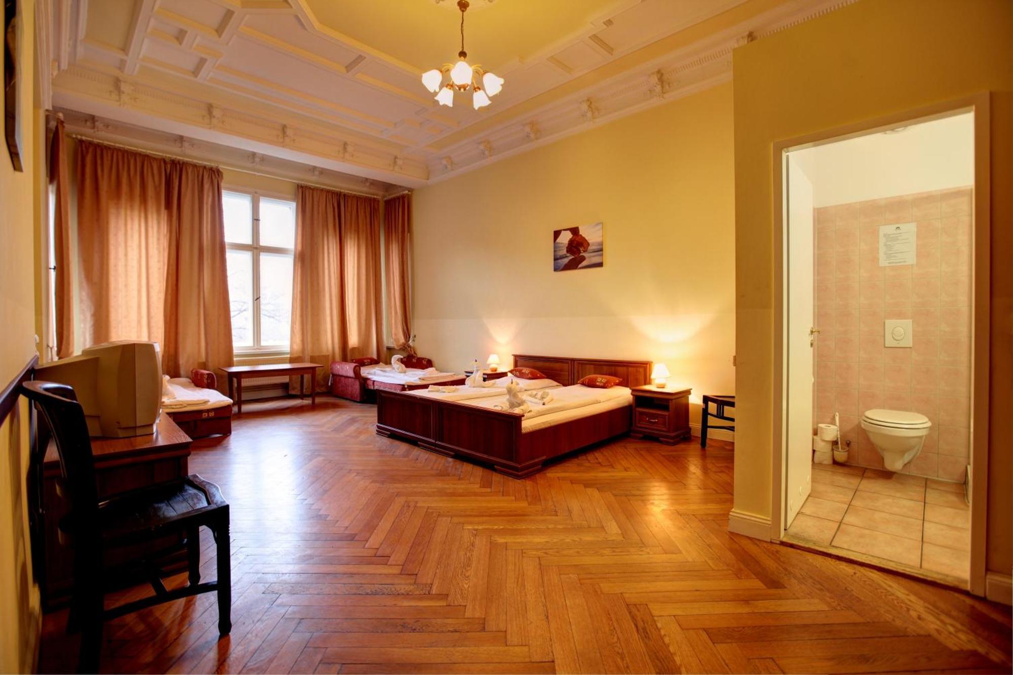 ברלין Hotel Pension Bernstein Am Kurfuerstendamm מראה חיצוני תמונה