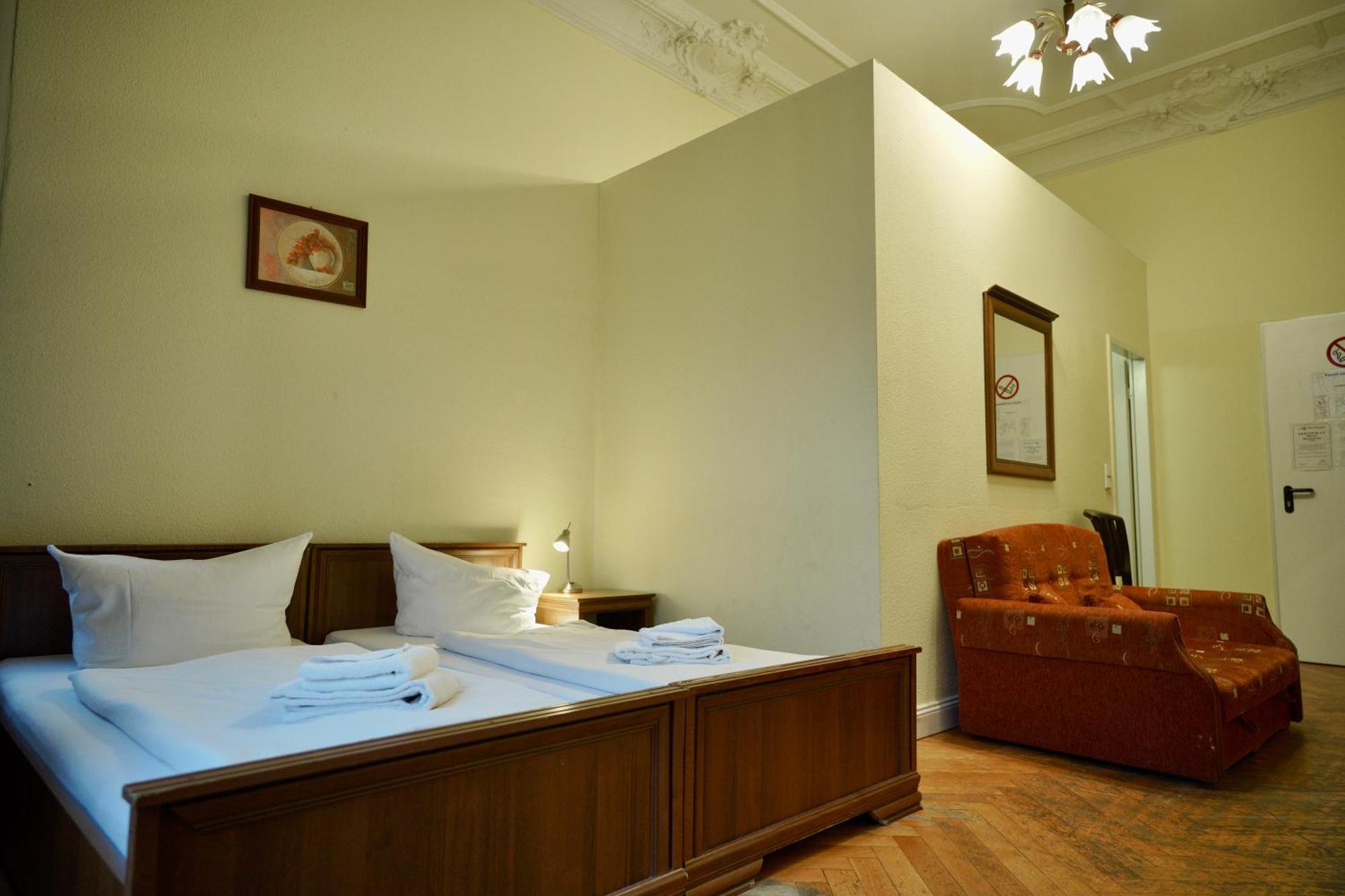 ברלין Hotel Pension Bernstein Am Kurfuerstendamm מראה חיצוני תמונה