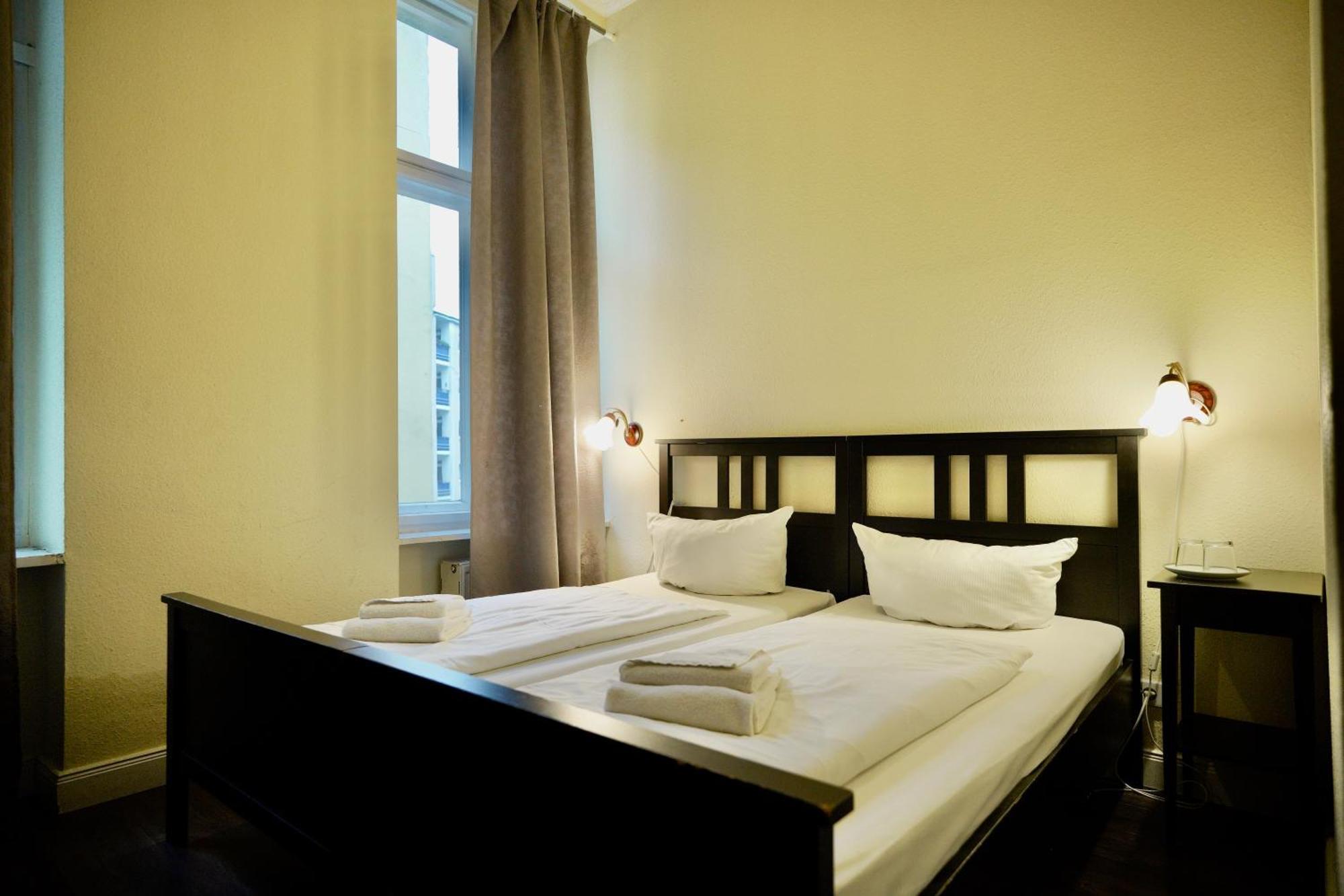 ברלין Hotel Pension Bernstein Am Kurfuerstendamm מראה חיצוני תמונה