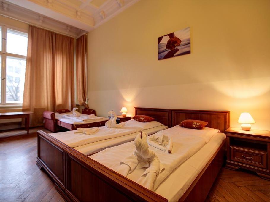 ברלין Hotel Pension Bernstein Am Kurfuerstendamm מראה חיצוני תמונה